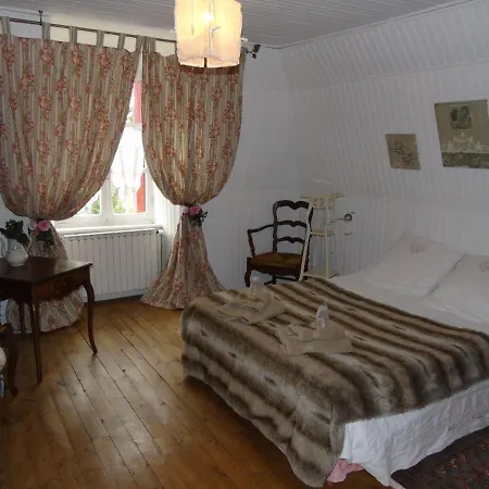 Ferme Des Prades Couette-café 3*
